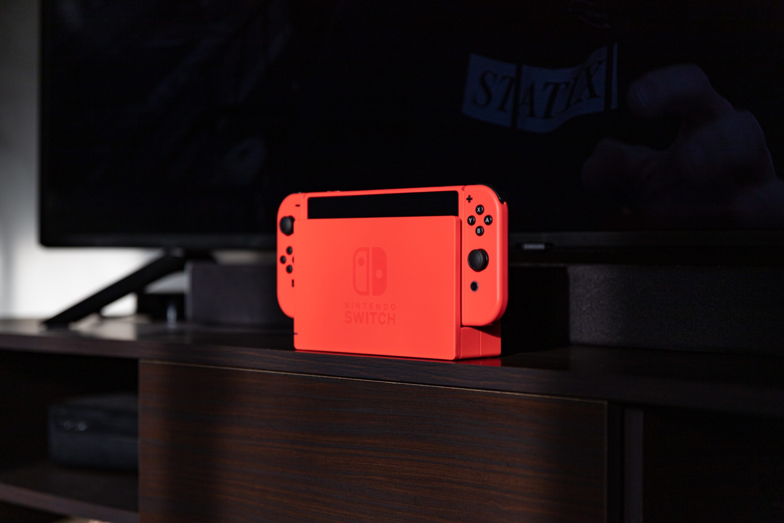switch vermelho scaled - Assistência Técnica M.E.C.A. Fix - Barra da Tijuca