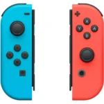 Técnico realizando conserto de Joy-Con de Nintendo Switch